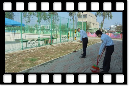 替代役男公益服務-二人清掃走道