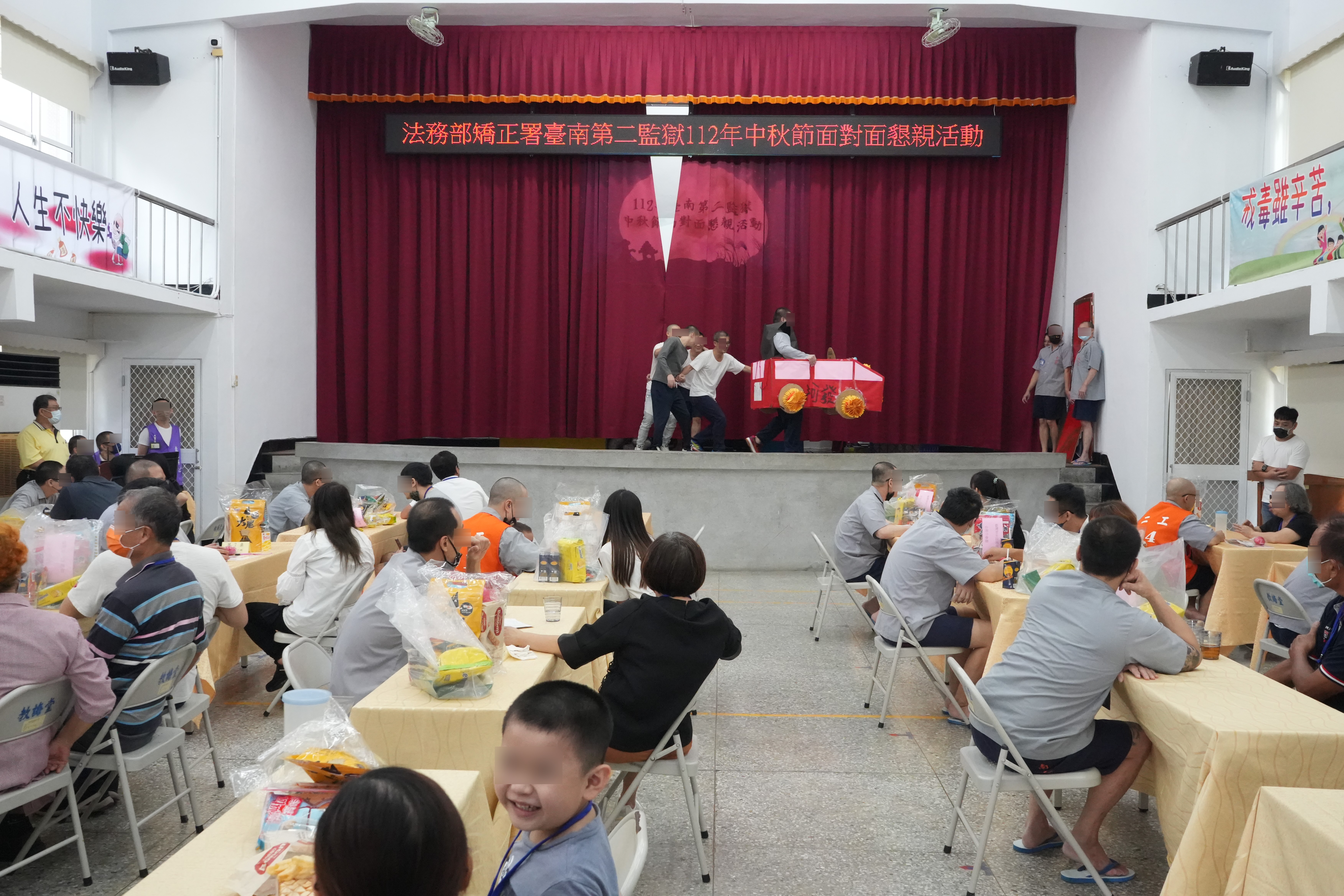 中秋節面對面懇親活動中安排修復自我人生話劇表演