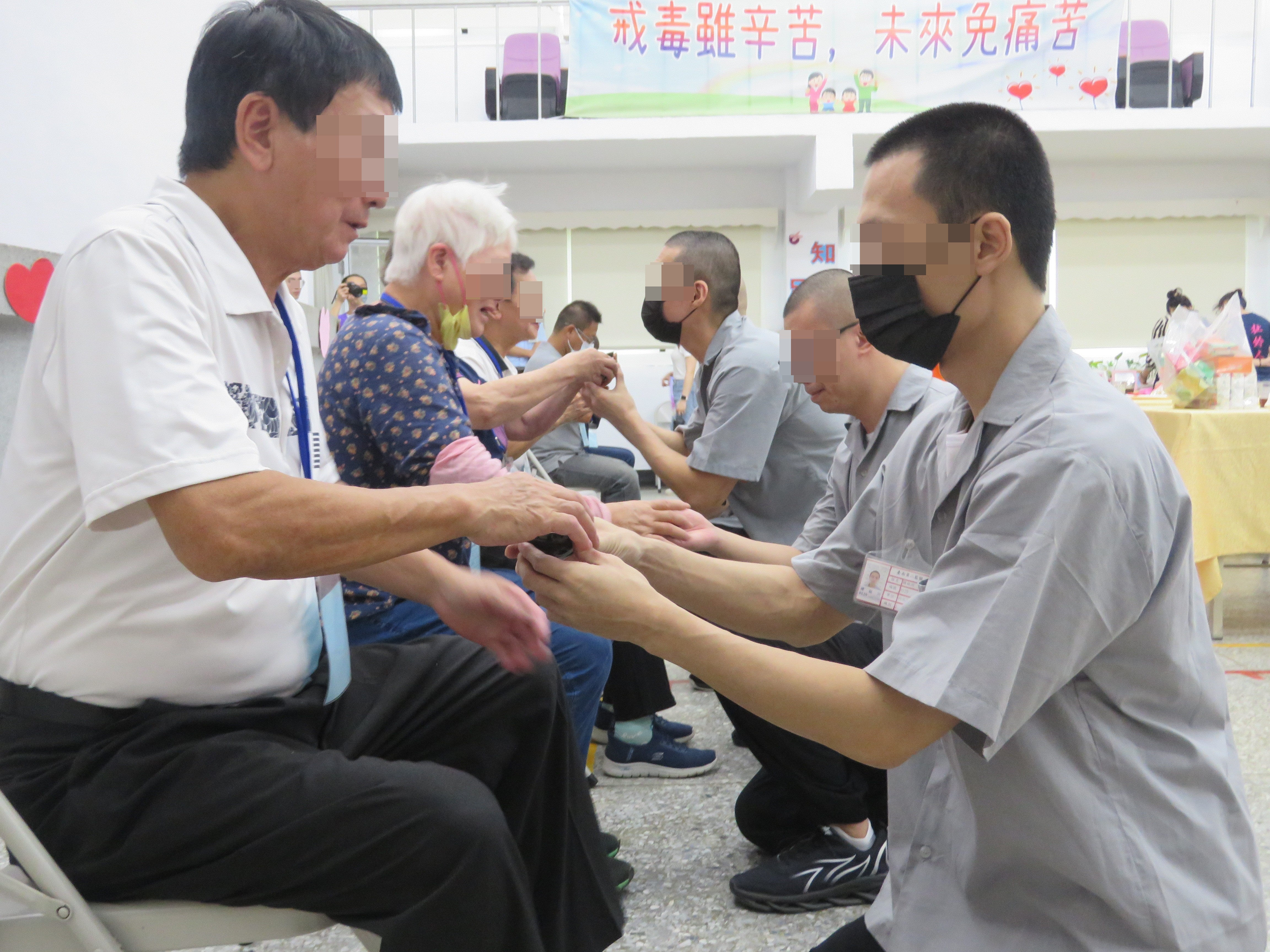收容人奉茶予家屬