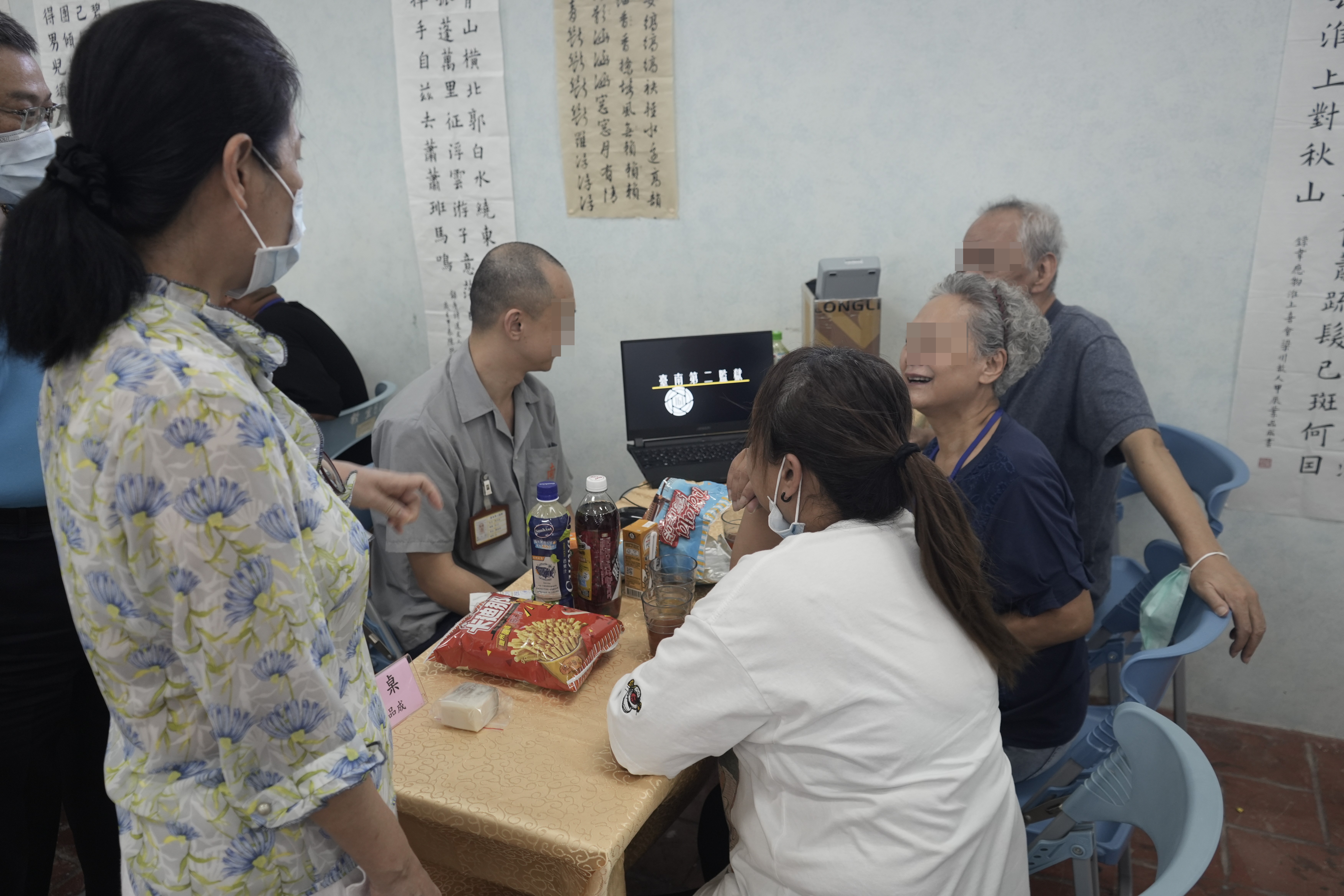 收容人給家人展現自己剪接的影片