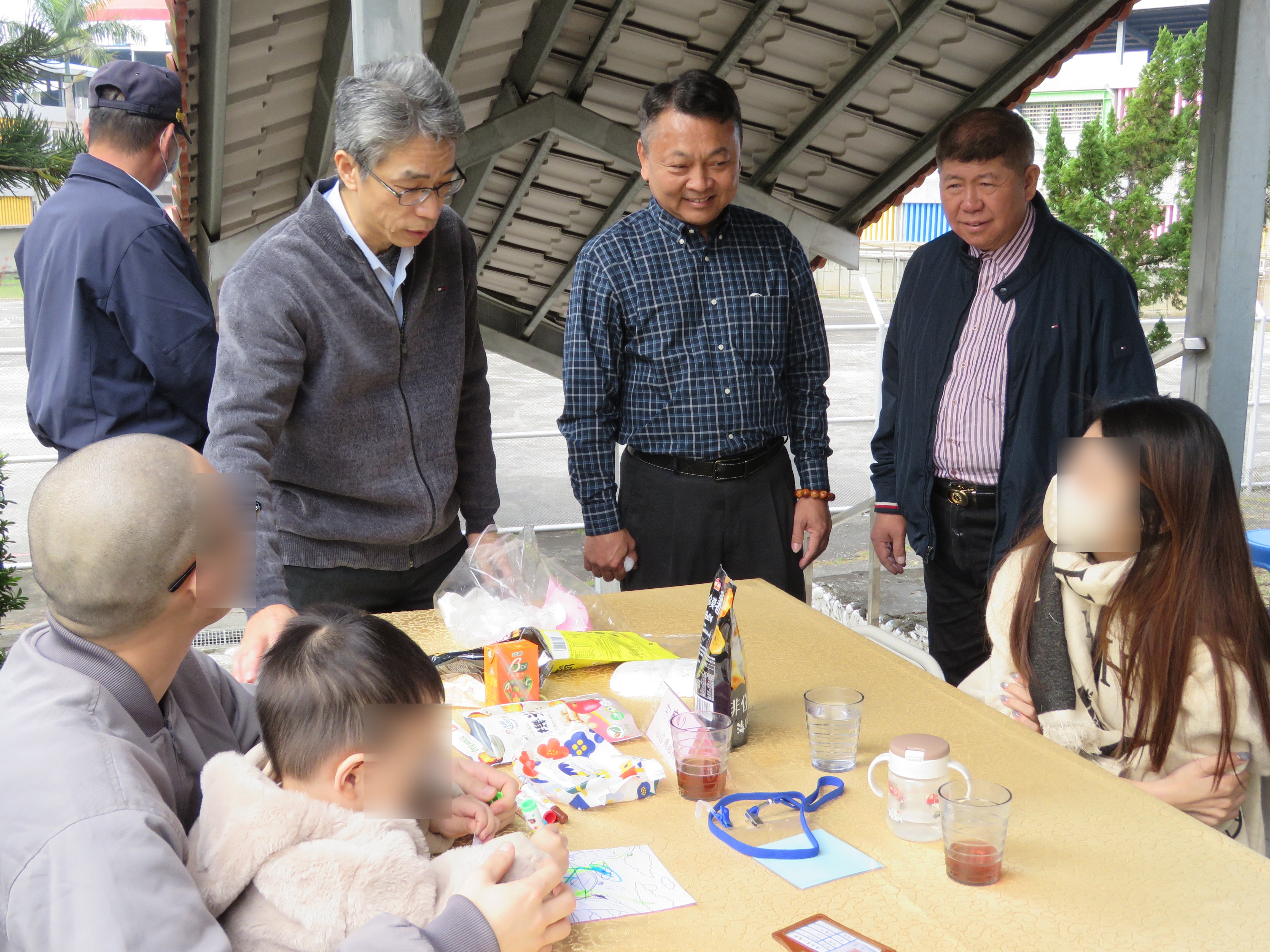 更保臺南分會委員郭益成、許永鄰與葉俊宏典獄長關懷家屬