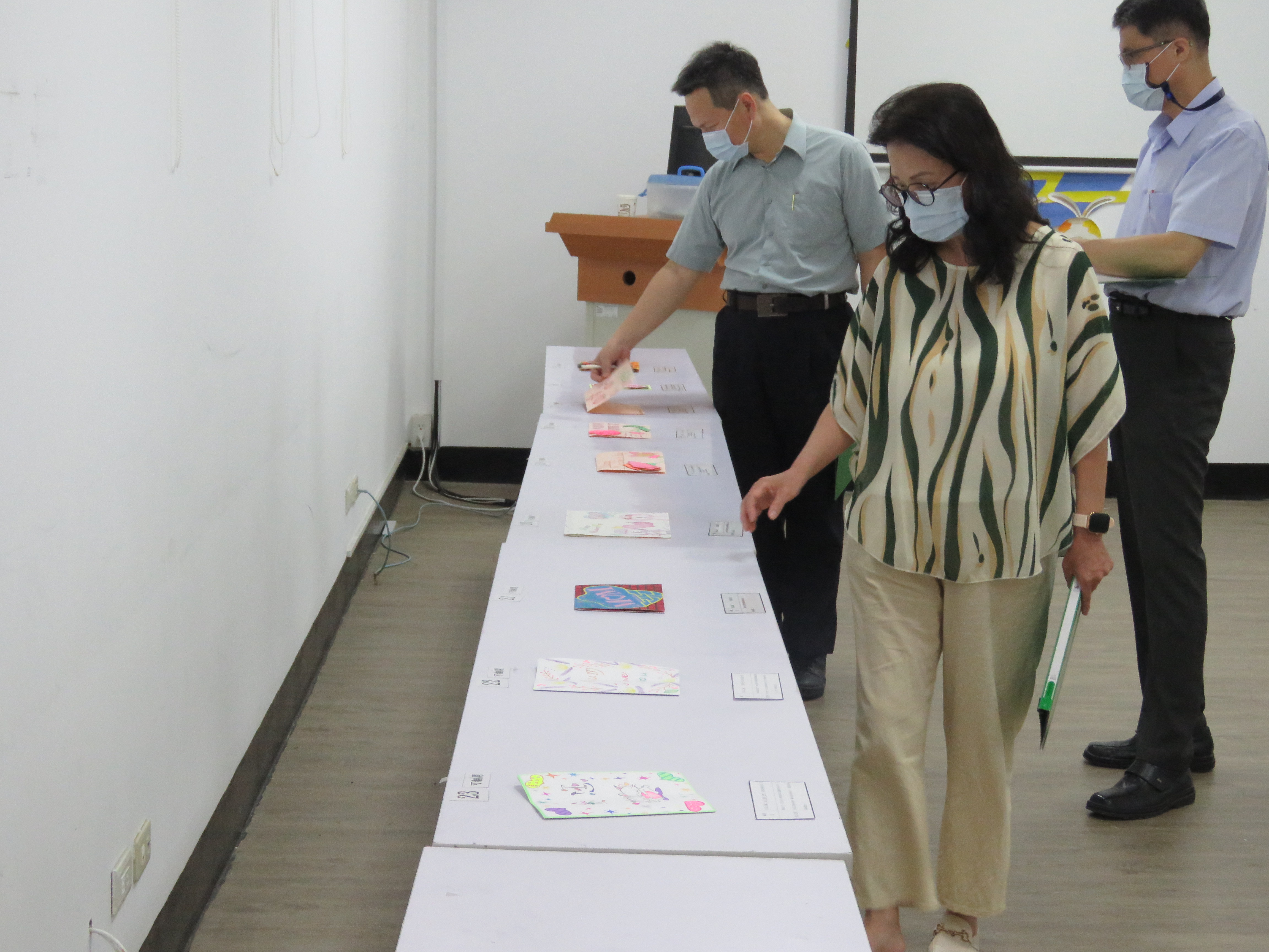 評審以主題表現、色彩美化、構圖藝術、內容創意評分(二)