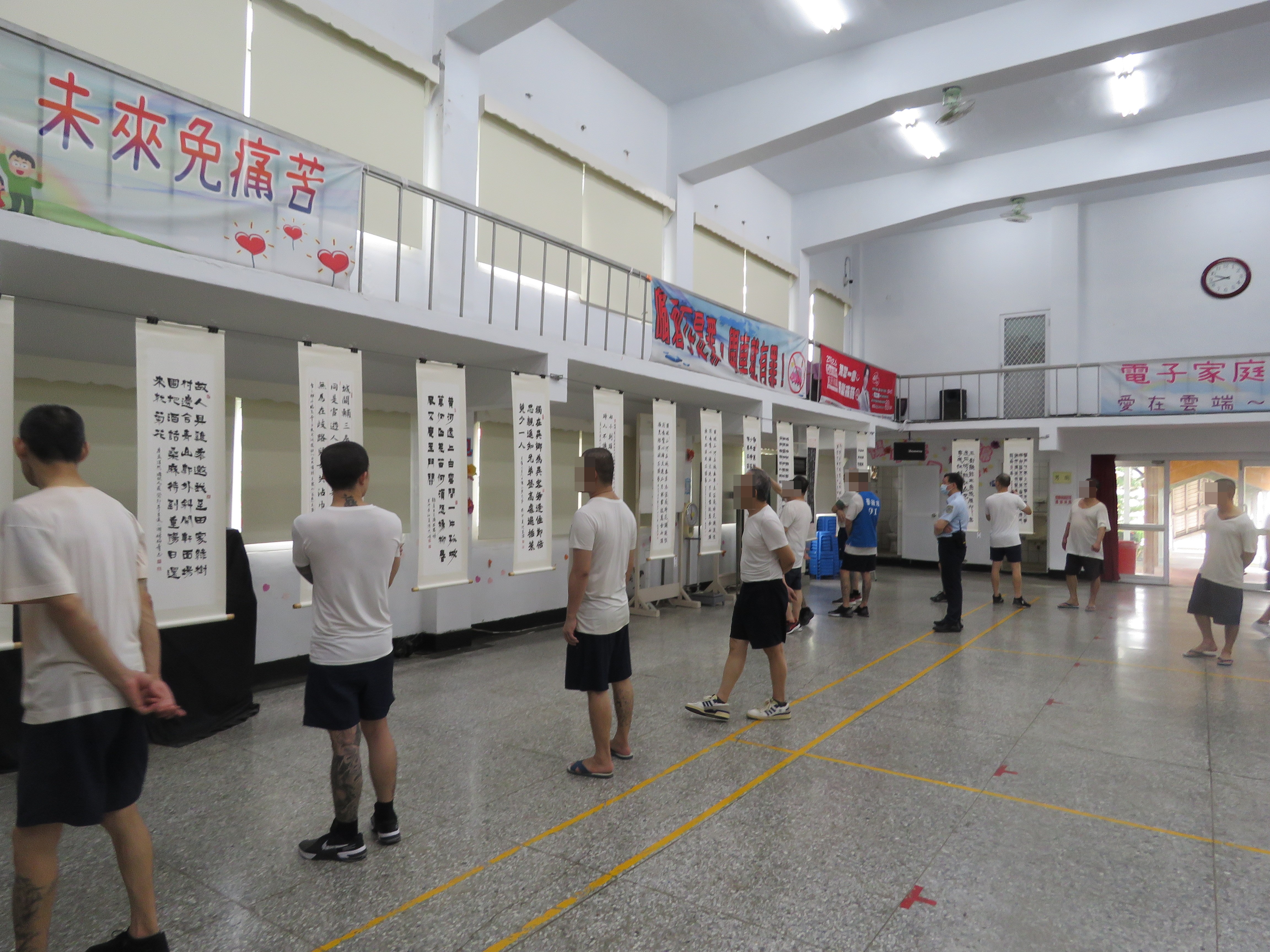 各場舍收容人分批觀展(1)