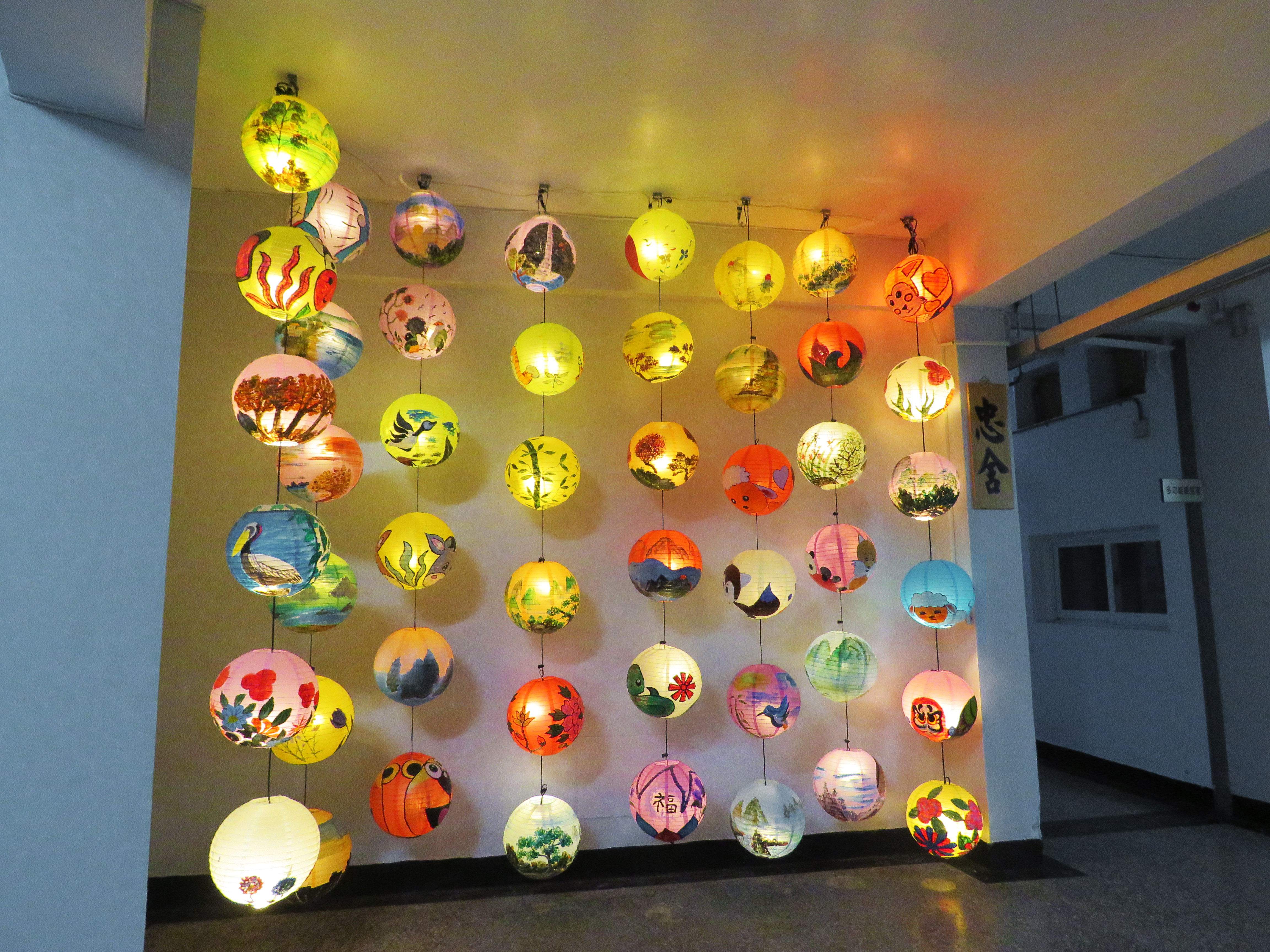 藝術佈置－燈籠瀑布營造喜氣迎新春