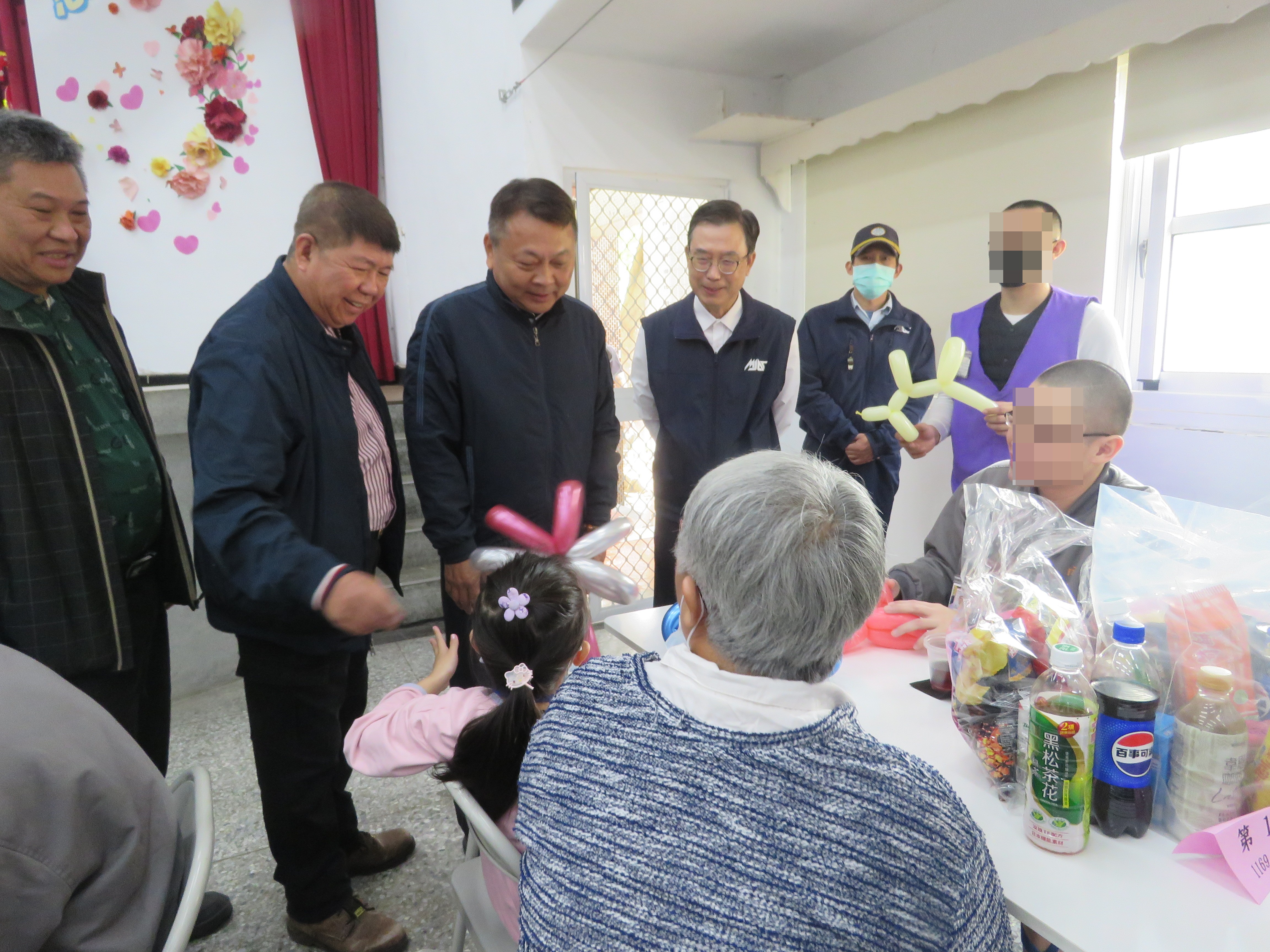 該監典獄長及來賓慰勉收容人及家屬