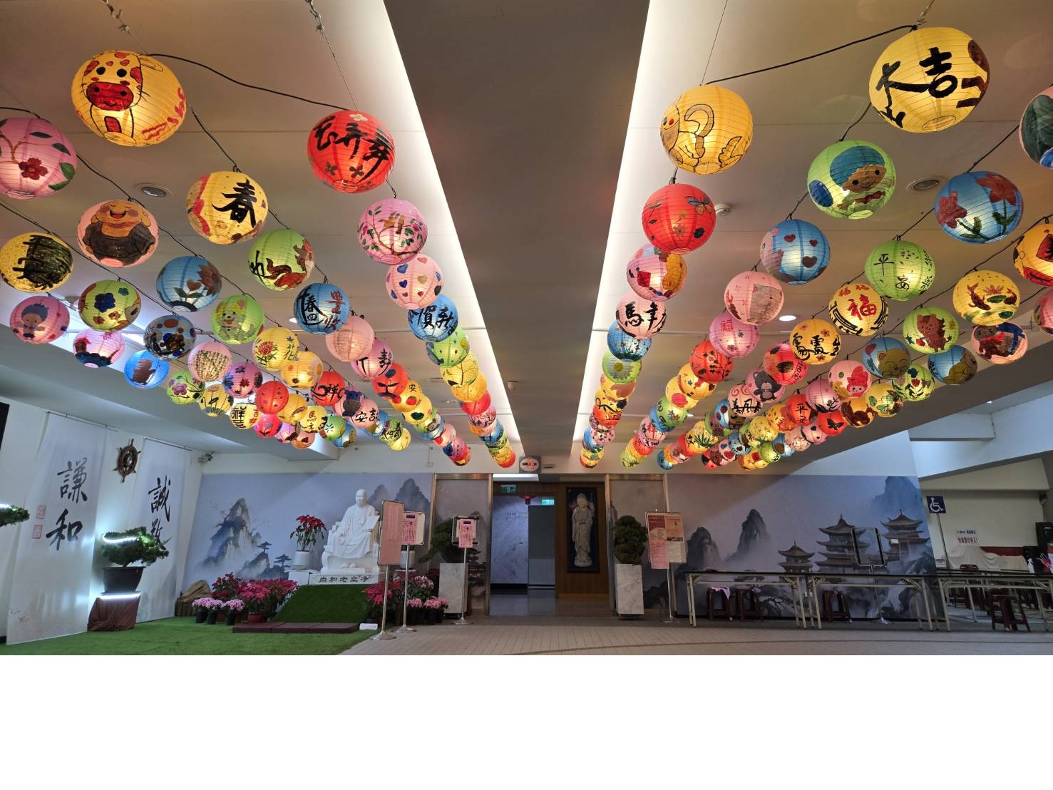 極樂寺彩繪燈籠花海(正面)