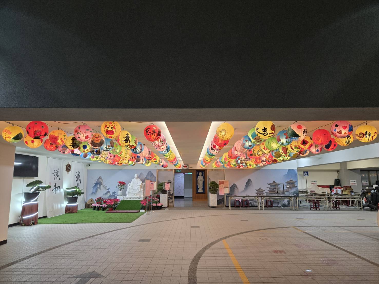 極樂寺彩繪燈籠花海(遠景)